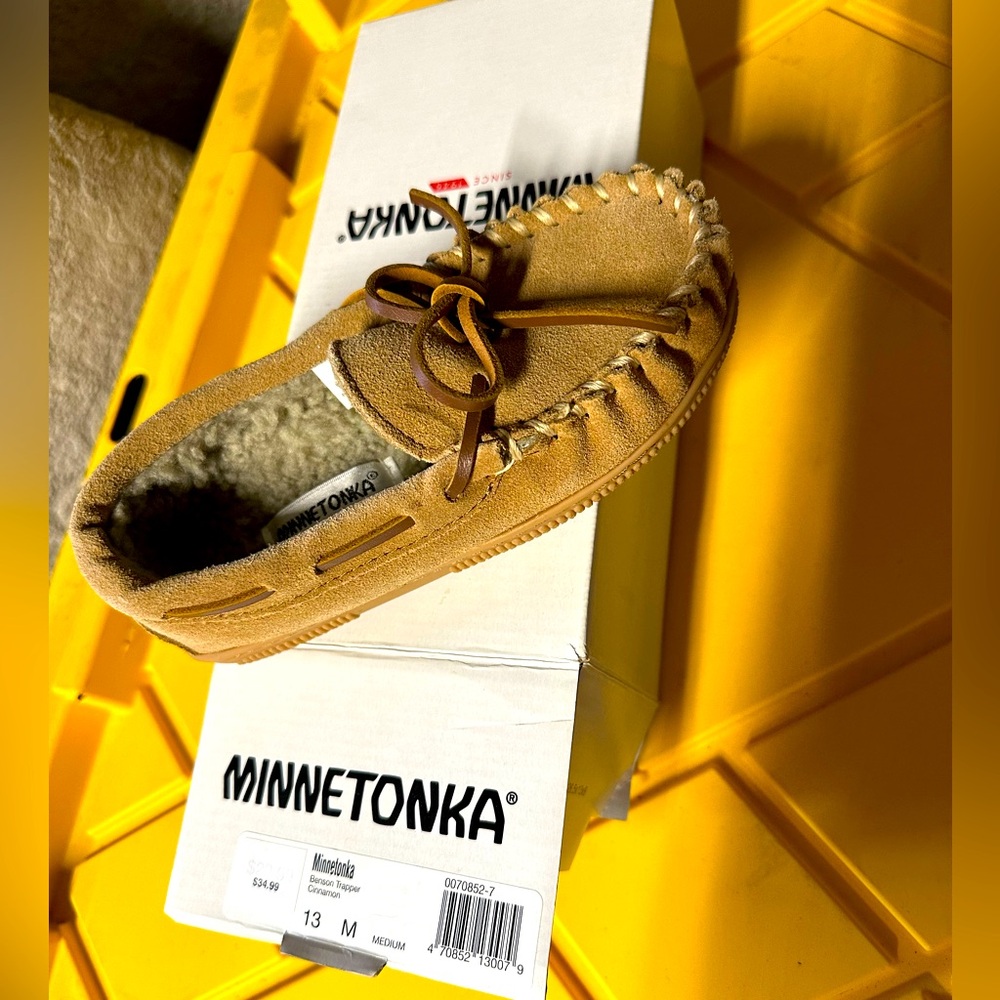 Minnetonka childrens Cassie slippers